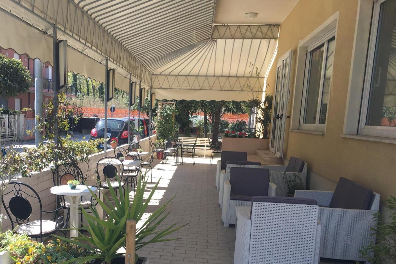 Hotel Villa Rinaldini Rimini Exterior photo