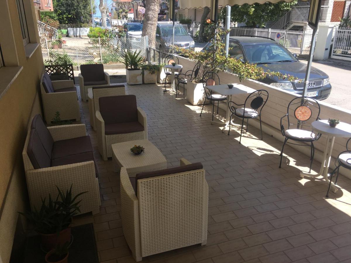 Hotel Villa Rinaldini Rimini Exterior photo